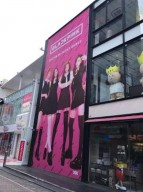 BLACKPINK 竹下通り特大BLACKPINKボード写真
